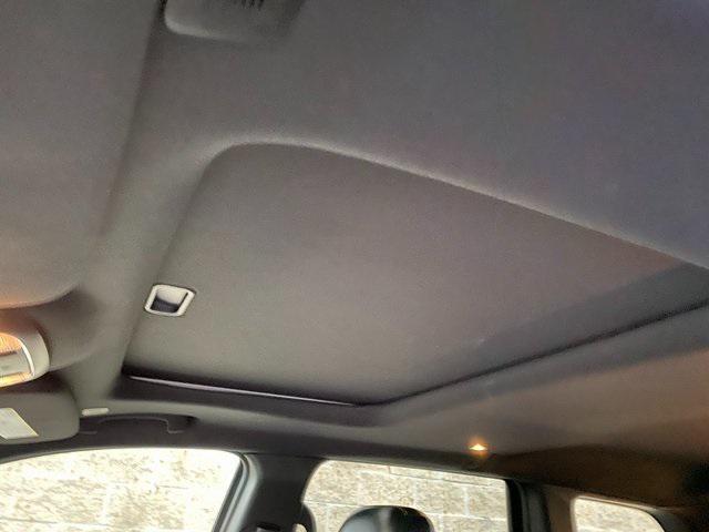 Photo of 2020 Diamond Black Crystal Pearlcoat Jeep Grand Cherokee