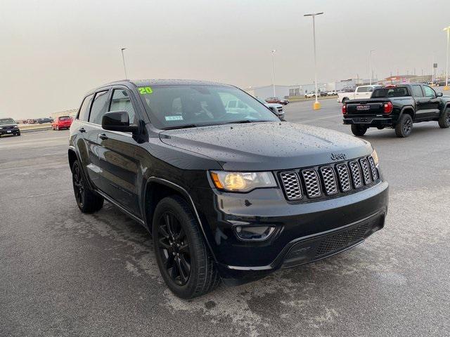 Photo of 2020 Diamond Black Crystal Pearlcoat Jeep Grand Cherokee