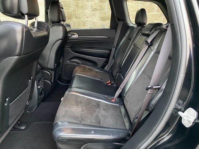 Photo of 2020 Diamond Black Crystal Pearlcoat Jeep Grand Cherokee