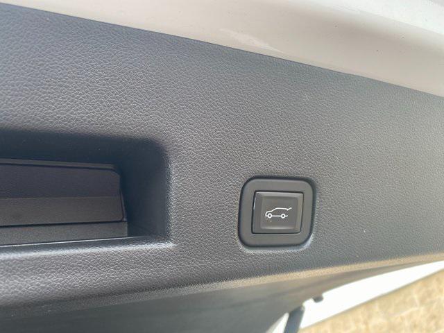 Photo of 2025 Summit White GMC Acadia
