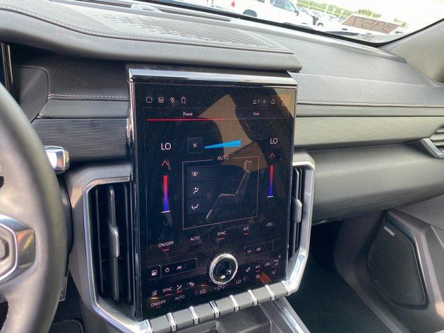 Photo of 2025 Crystal Metallic GMC Acadia