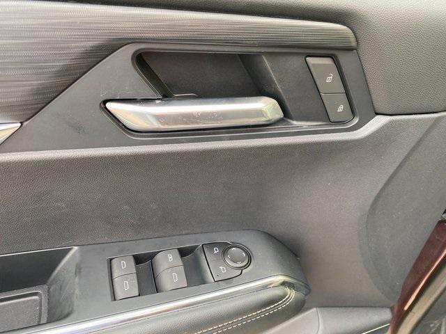 Photo of 2025 Crystal Metallic GMC Acadia