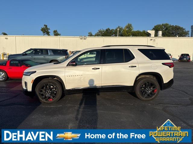 Photo of 2023 Iridescent Pearl Tricoat Chevrolet Traverse