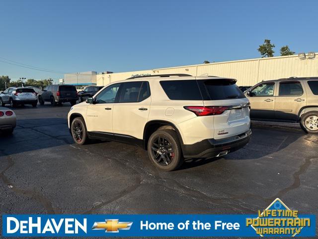 Photo of 2023 Iridescent Pearl Tricoat Chevrolet Traverse