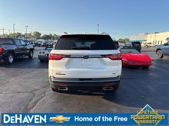 Photo of 2023 Iridescent Pearl Tricoat Chevrolet Traverse