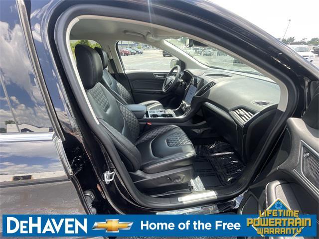 Photo of 2024 Black Metallic Ford Edge