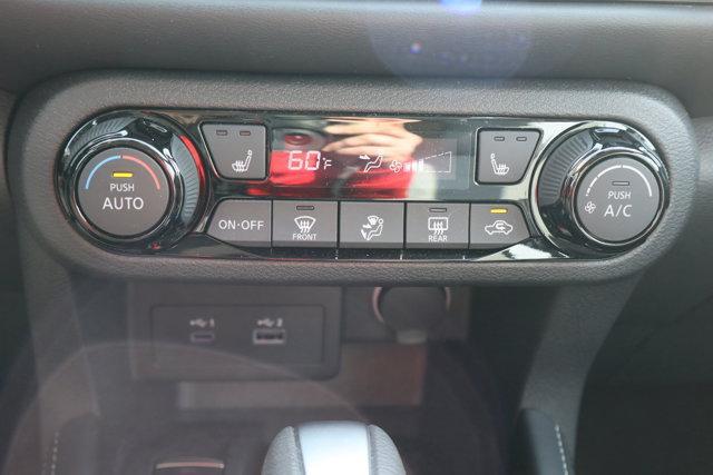 Photo of 2024 Electric Blue Metallic Nissan Kicks