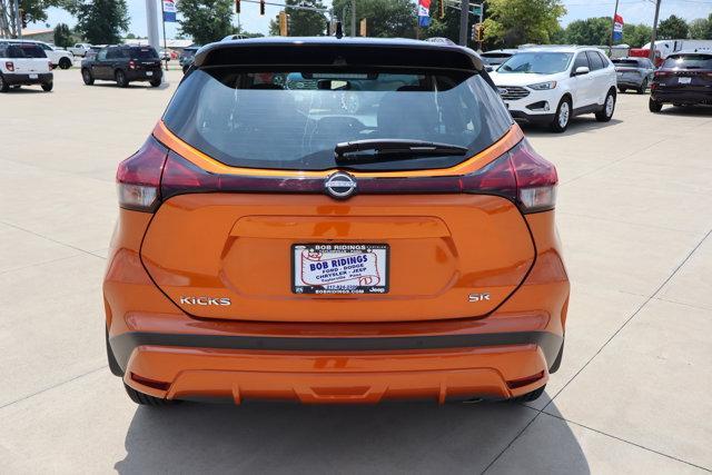 Photo of 2024 Orange Metallic Nissan Kicks