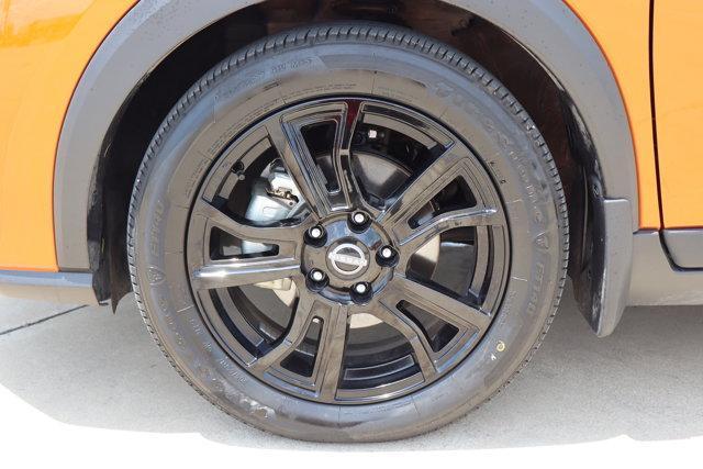 Photo of 2024 Orange Metallic Nissan Kicks