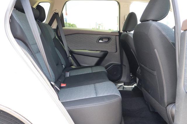 Photo of 2023 White Nissan Rogue