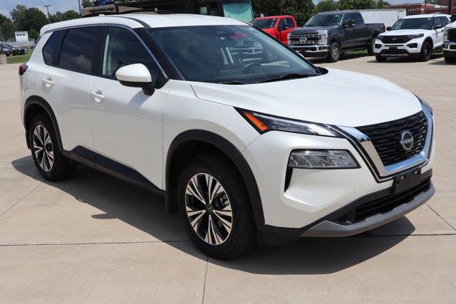Photo of 2023 White Nissan Rogue