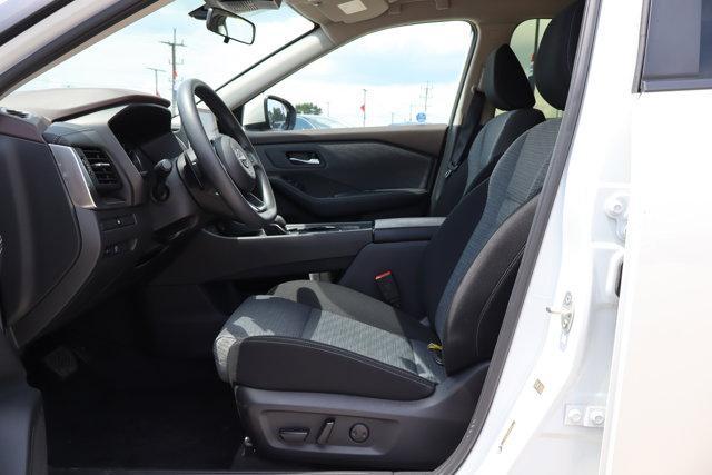 Photo of 2023 White Nissan Rogue