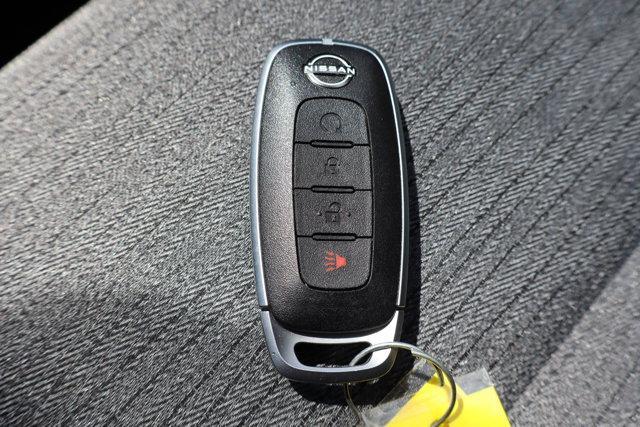 Photo of 2023 White Nissan Rogue