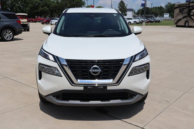 Photo of 2023 White Nissan Rogue