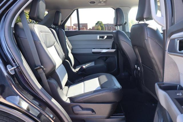 Photo of 2023 Black Ford Explorer