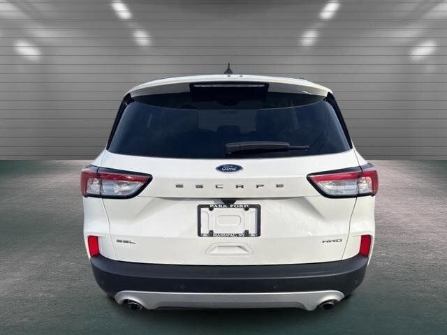 Photo of 2022 STAR WHITE METALLIC TRI-COA Ford Escape