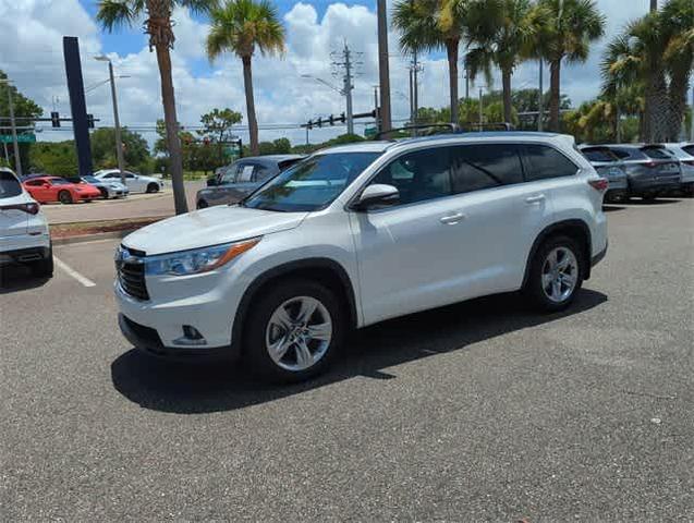 Photo of 2016 White Toyota Highlander