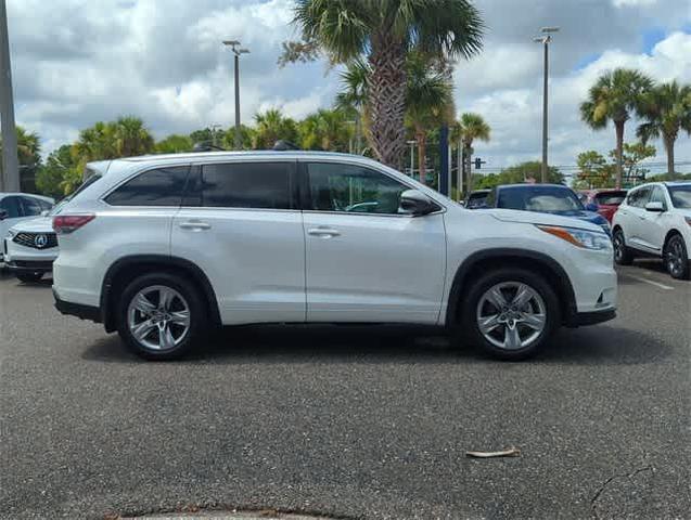 Photo of 2016 White Toyota Highlander