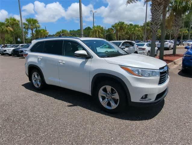 Photo of 2016 White Toyota Highlander