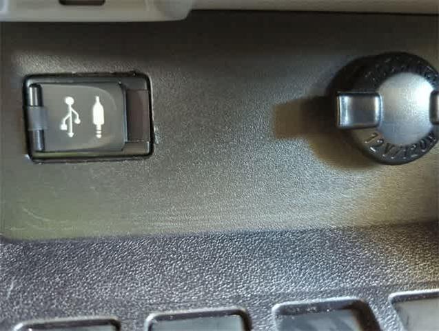 Photo of 2016 White Toyota Highlander