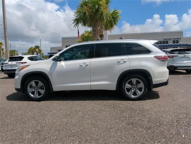 Photo of 2016 White Toyota Highlander