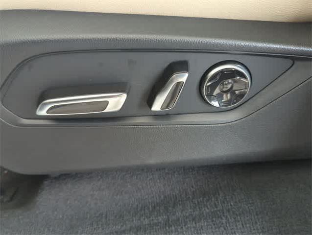 Photo of 2025 White Acura MDX