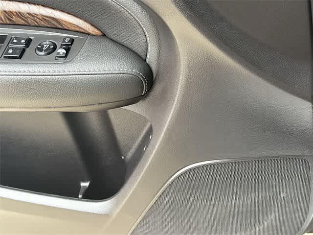 Photo of 2020 White Acura MDX