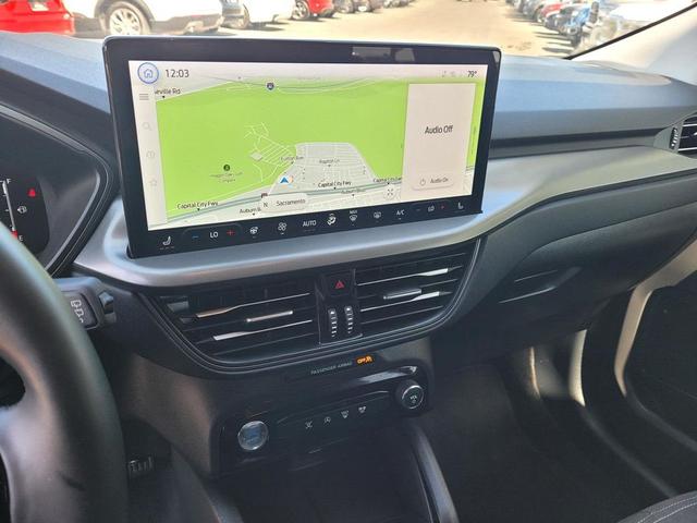 Photo of 2024 Gray Metallic Ford Escape
