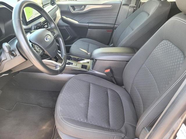 Photo of 2024 Gray Metallic Ford Escape