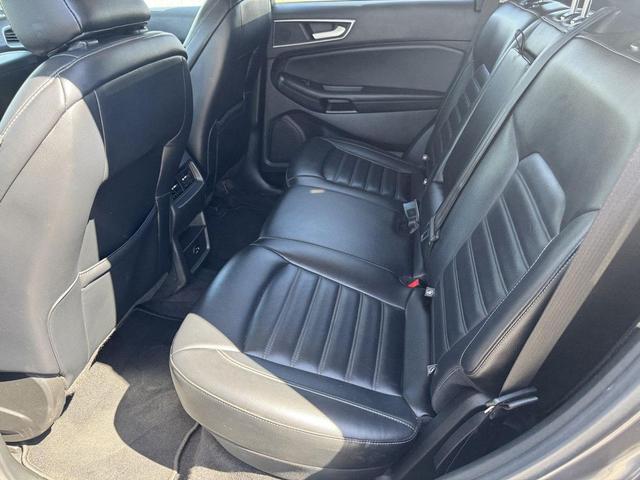 Photo of 2022 Gray Metallic Ford Edge