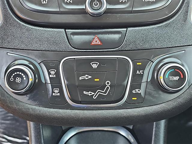 Photo of 2018 Iridescent Pearl Tricoat Chevrolet Malibu