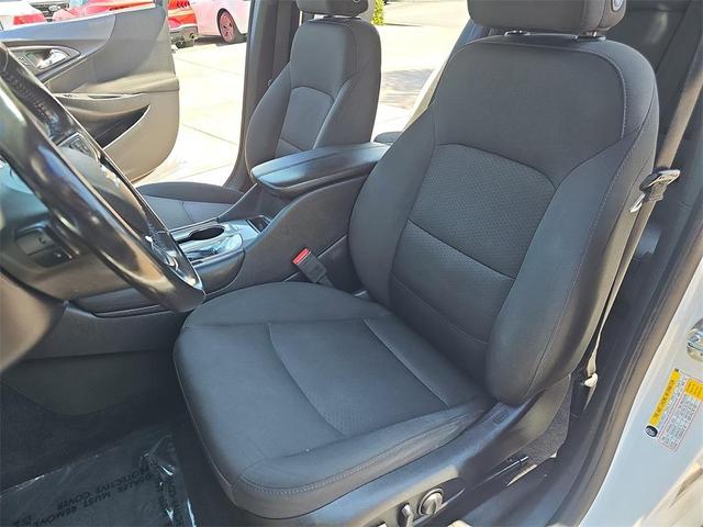 Photo of 2018 Iridescent Pearl Tricoat Chevrolet Malibu