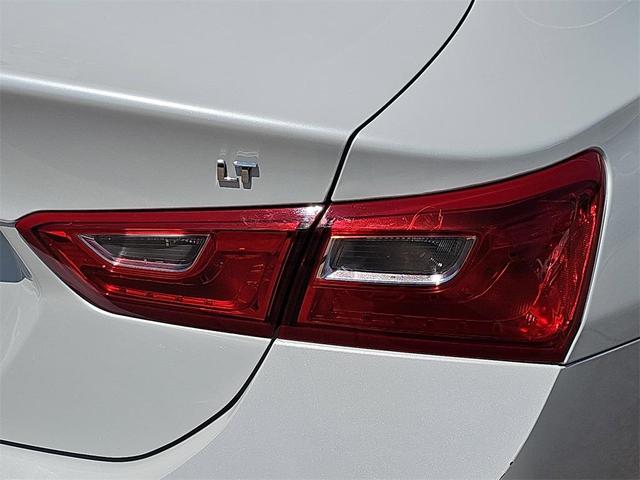 Photo of 2018 Iridescent Pearl Tricoat Chevrolet Malibu