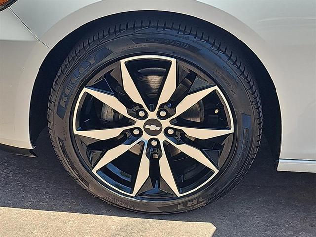 Photo of 2018 Iridescent Pearl Tricoat Chevrolet Malibu