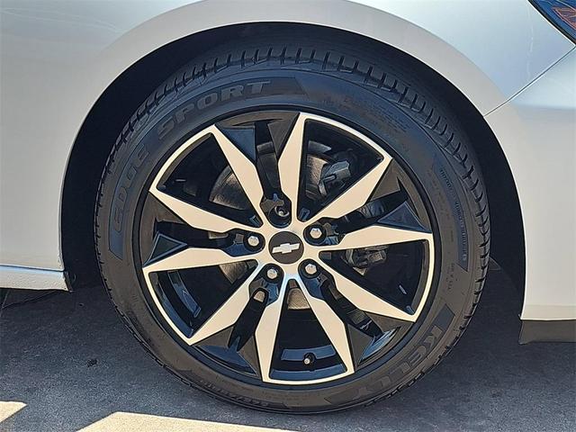 Photo of 2018 Iridescent Pearl Tricoat Chevrolet Malibu
