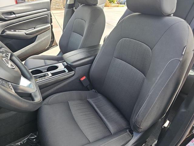 Photo of 2023 Black Nissan Altima