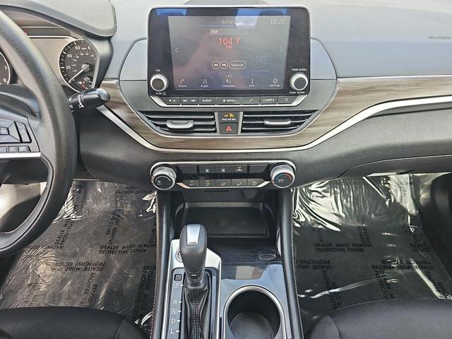 Photo of 2023 Black Nissan Altima