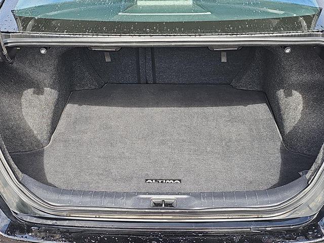 Photo of 2023 Black Nissan Altima