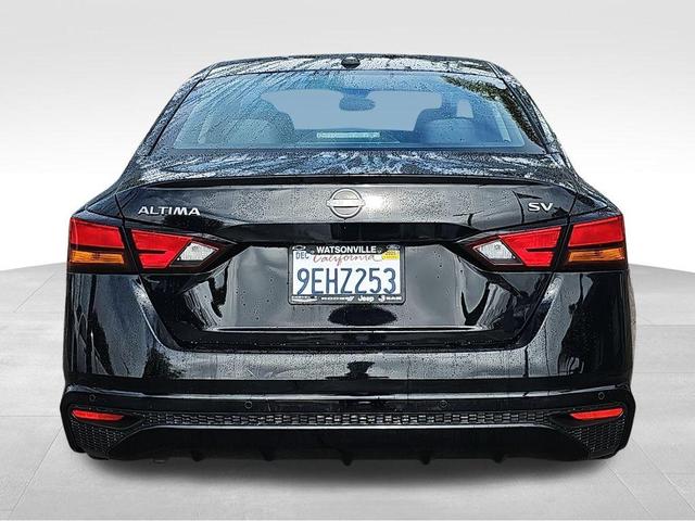 Photo of 2023 Black Nissan Altima