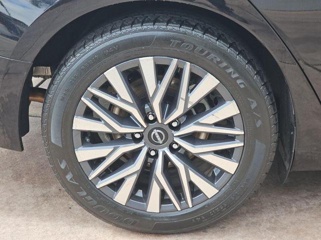 Photo of 2023 Black Nissan Altima