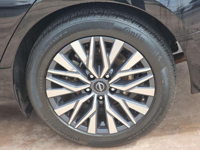 Photo of 2023 Black Nissan Altima