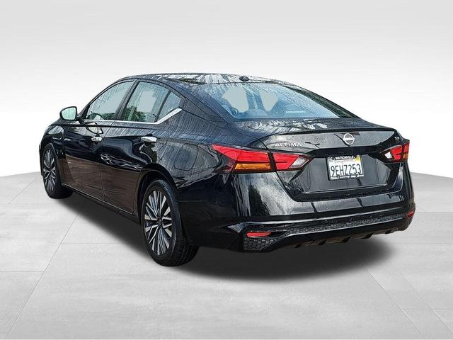 Photo of 2023 Black Nissan Altima