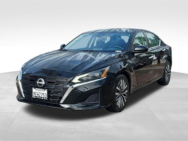 Photo of 2023 Black Nissan Altima