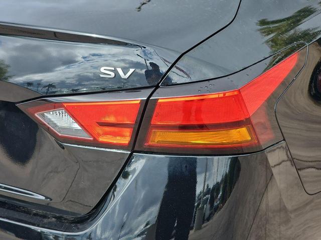 Photo of 2023 Black Nissan Altima