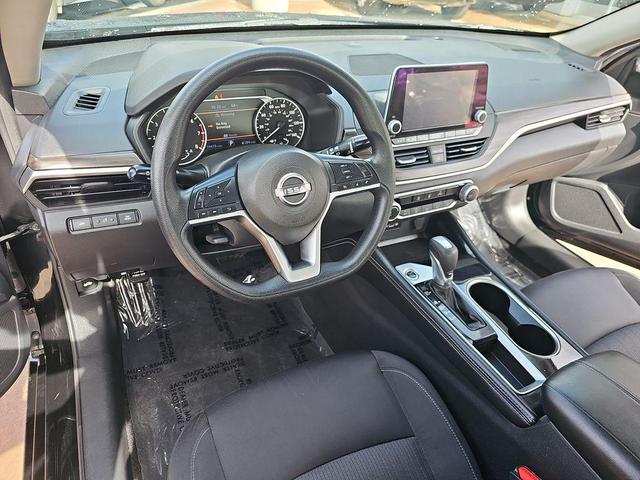 Photo of 2023 Black Nissan Altima