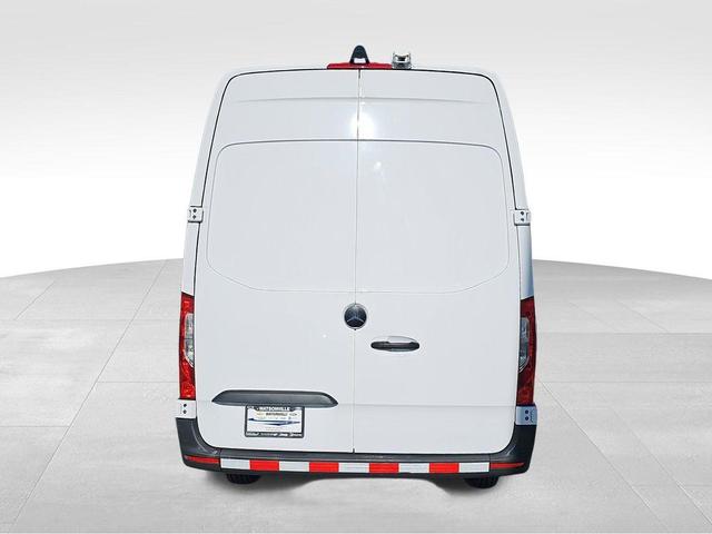 Photo of 2020 Arctic White Mercedes-Benz Sprinter 2500