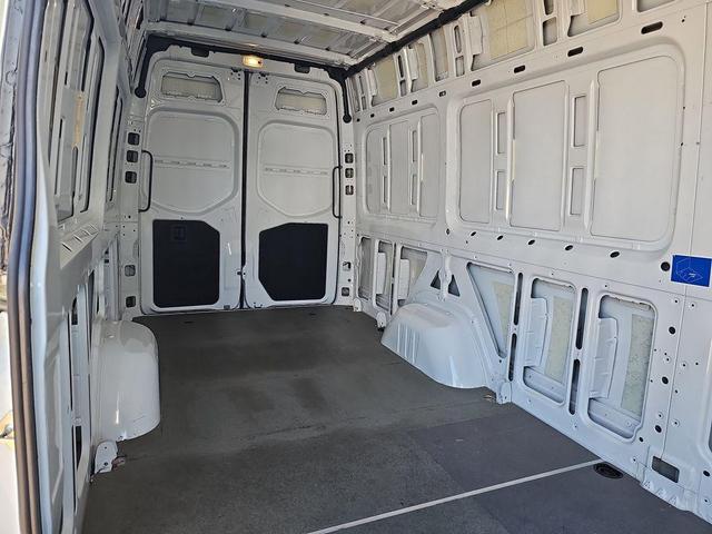 Photo of 2020 Arctic White Mercedes-Benz Sprinter 2500