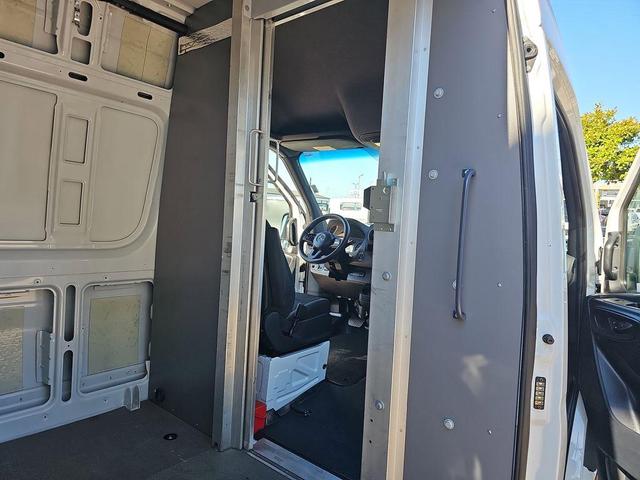 Photo of 2020 Arctic White Mercedes-Benz Sprinter 2500