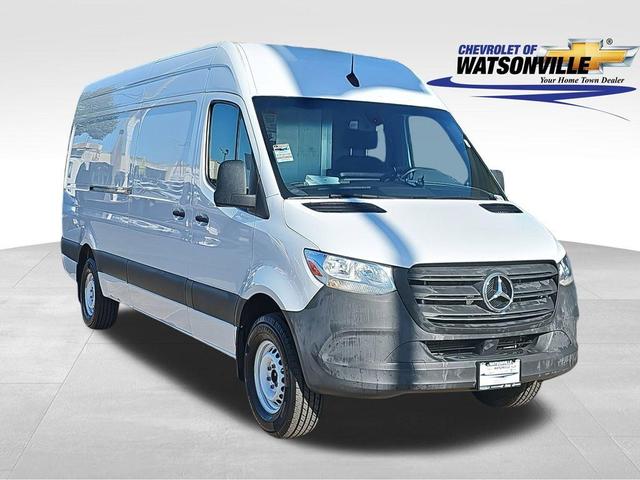 Photo of 2020 Arctic White Mercedes-Benz Sprinter 2500