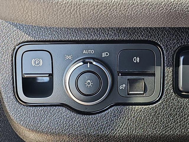 Photo of 2020 Arctic White Mercedes-Benz Sprinter 2500